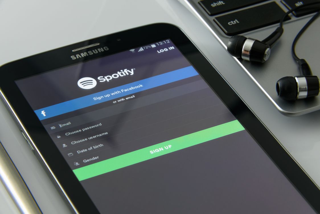 Dlaczego Spotify dodaje utwory do playlisty