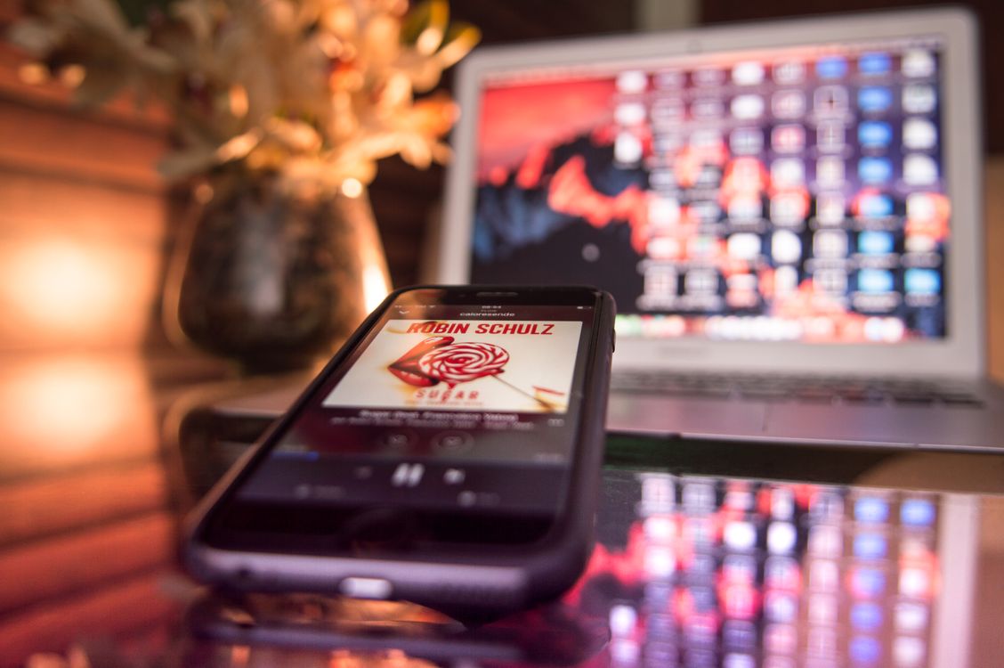 Czy można puszczać Spotify w lokalu